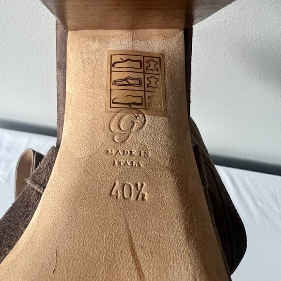 M. Gemi Suede Velcro Strap Peep Toe Block Heels Size 40.5 - Picture 7 of 8